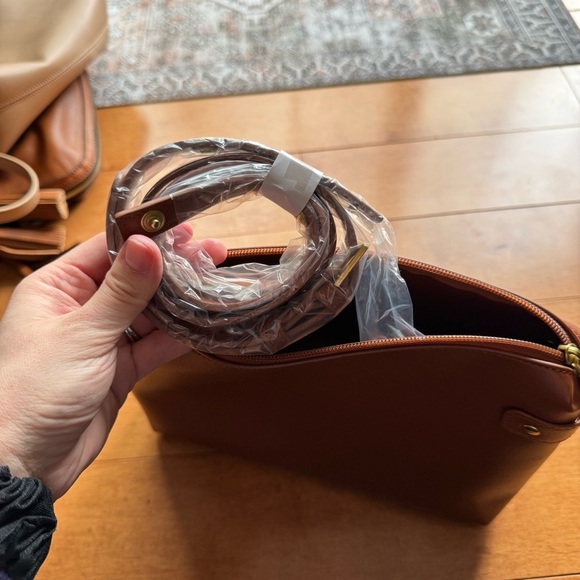 Pixie Mood Clara Elegant Brown Vegan Leather Cross Bag - Picture 3 of 3